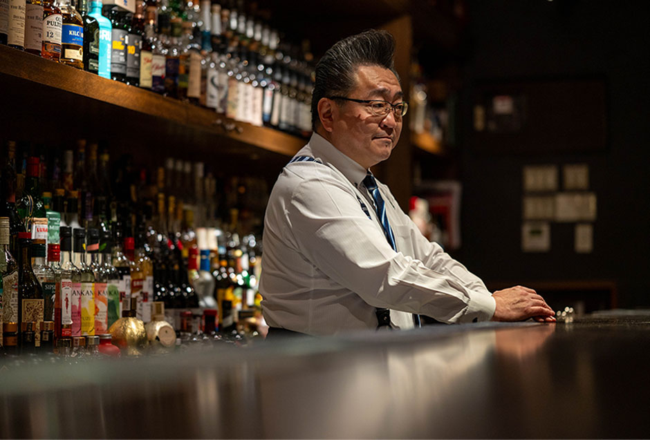 Hidetsugu Ueno at Bar High Five